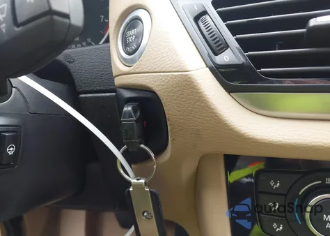 2015 BMW X1 xDrive28I из США, поврежденный, VIN WBAVL1C55FVY31402